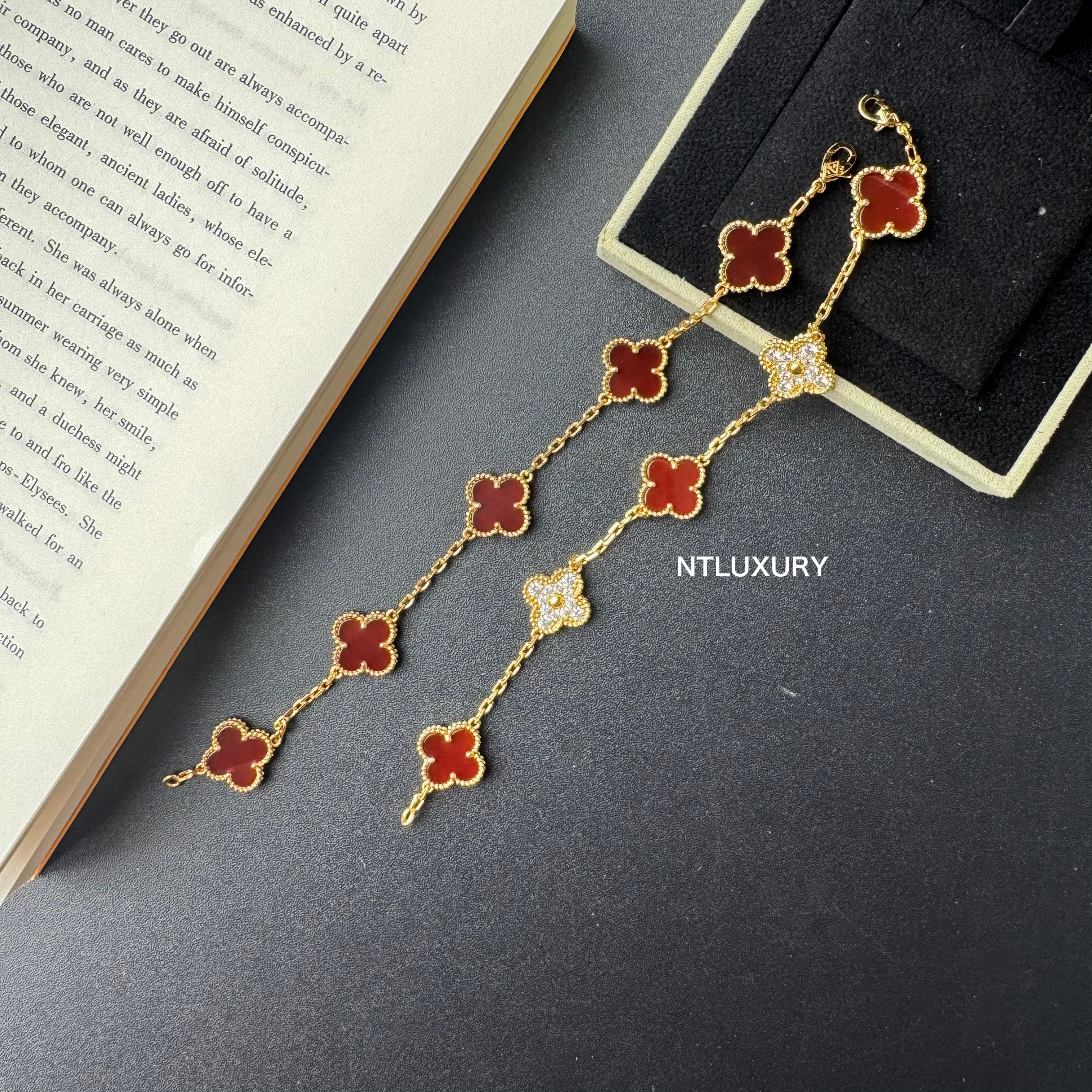 Shell Girl & Shining Leaves Bracelet (Red)